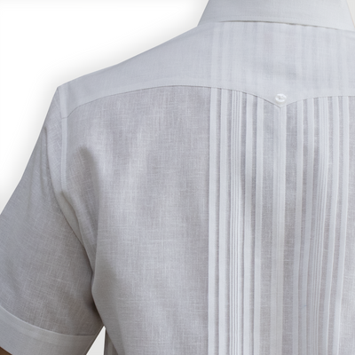 Close-up of white guayabera pleats and buttons – Casa Habana craftsmanship