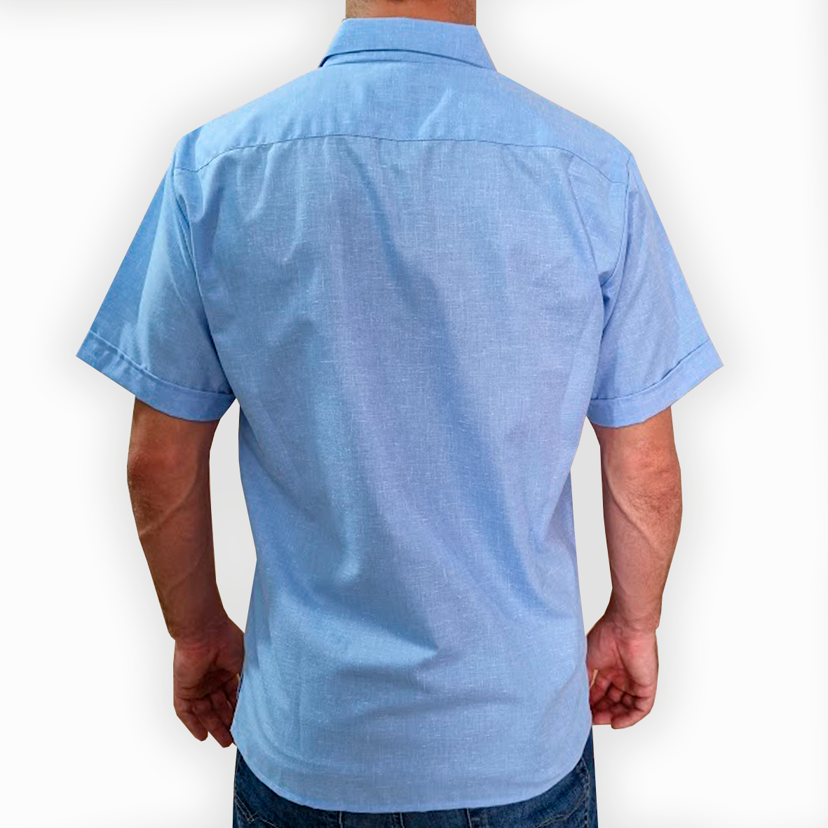 man wearing light blue short sleeve guayabera shirt